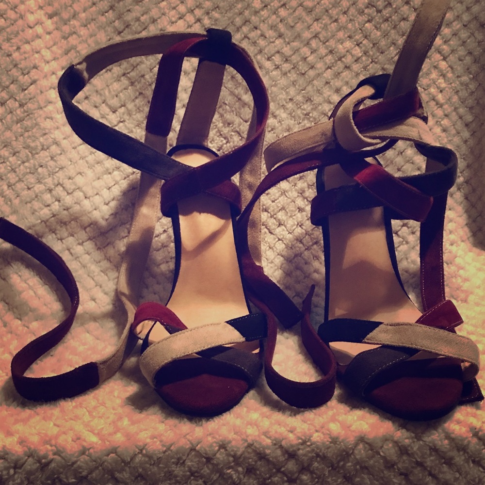 3/$45 Strappy  heels 👠